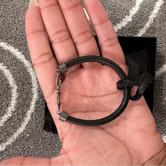 NEW SAINT LAURENT Textured-Leather and Silver-Tone Bracelet - small - Picture 5 of 7